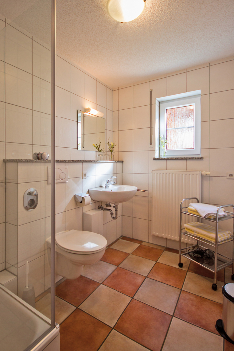 Haus 4 Wohnung A Bad